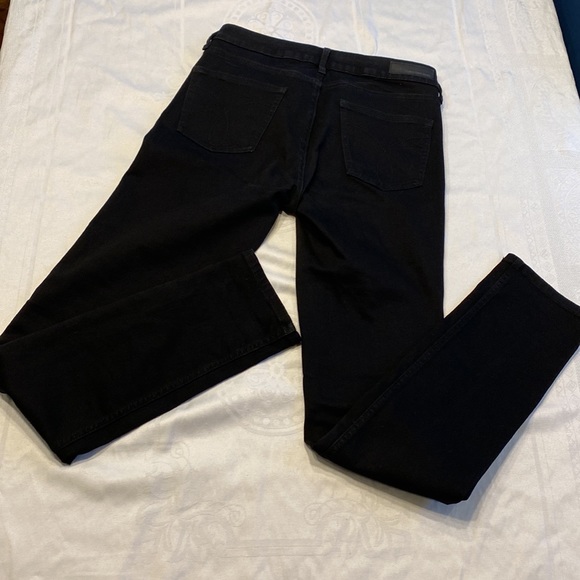 Black Calvin Klein Jeans. Size 28 Mid rise. Straight fit with a bit of stretch. - Picture 4 of 11